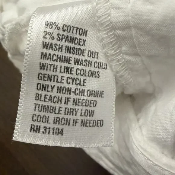 Crown & Ivy Women’s Shorts Size 2 White Textured Scalloped Hem 4” Inseam - Picture 4 of 8